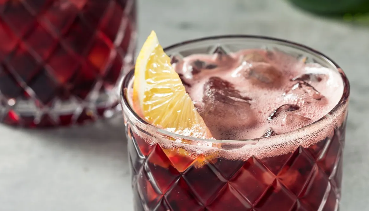 KALIMOTXO: EL CÓCTEL SIN COMPLEJOS QUE VUELVE CON FUERZA